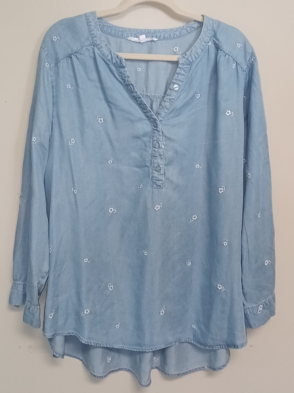 Jane and Delancey 1X Light Blue Embroidered Flower Lyocell Chambray Tunic